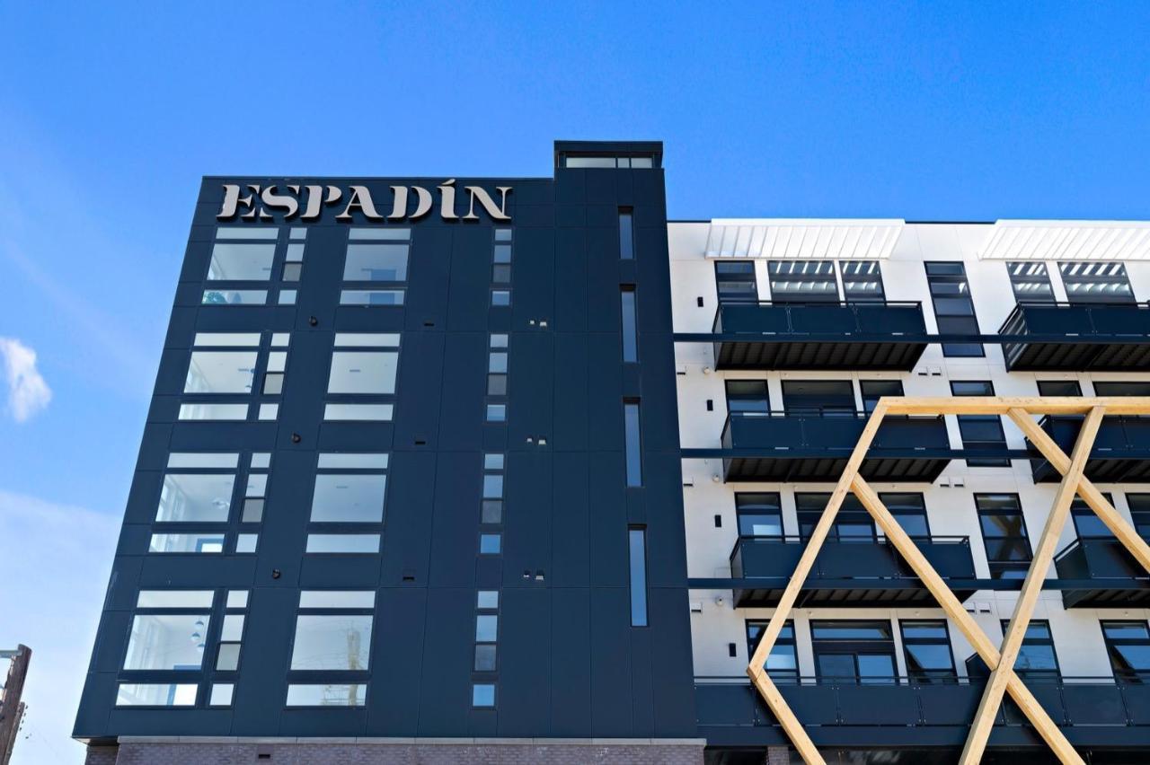 A Modern Point Of View - Luxe Loft - Espadin Lohi